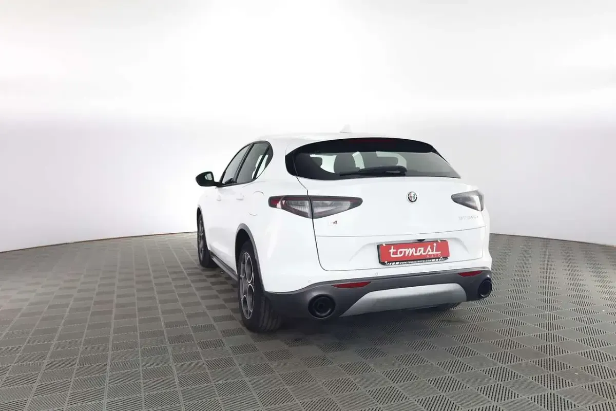 Usata Alfa Romeo Stelvio Ti 209 CV (153 kW) 2023 Bianco alfa SUV