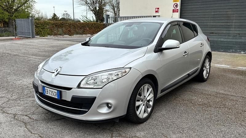 Usata Renault Mégane Luxe 110 CV (80 kW) 2011 Argento Berlina