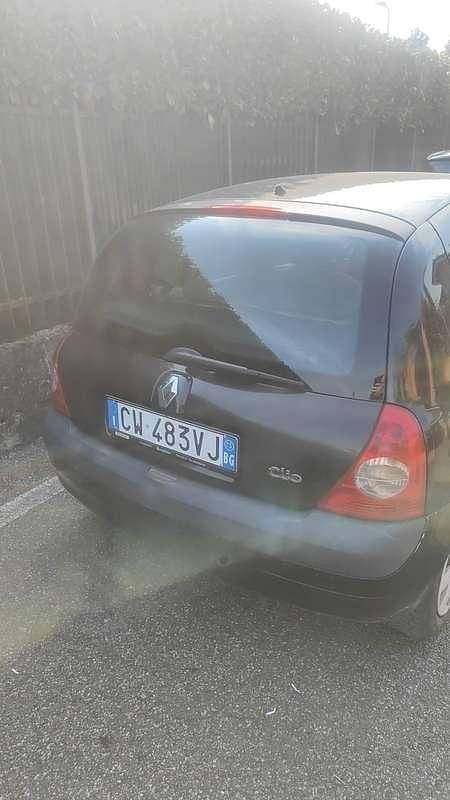 Usata Renault Clio II LIMITED 58 CV (42 kW) 2005 Berlina