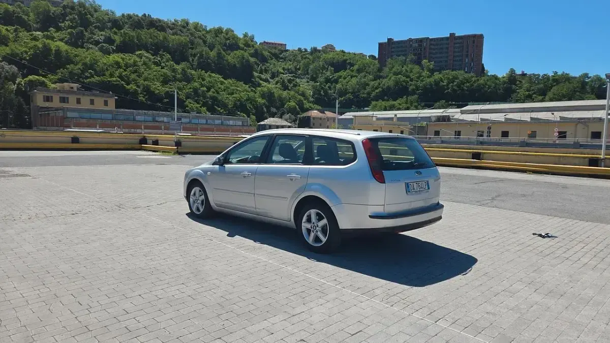 Usata Ford Focus 90 CV (66 kW) 2006 Argento Station wagon