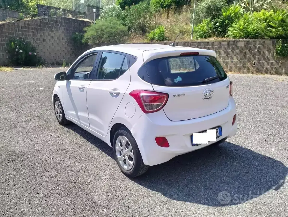 Usata Hyundai i10 Comfort 67 CV (49 kW) 2016 Bianco Utilitaria