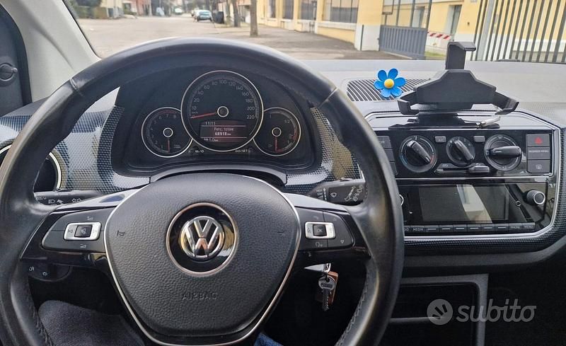 Usata VW up! Highline 68 CV (50 kW) 2020 Grigio Utilitaria