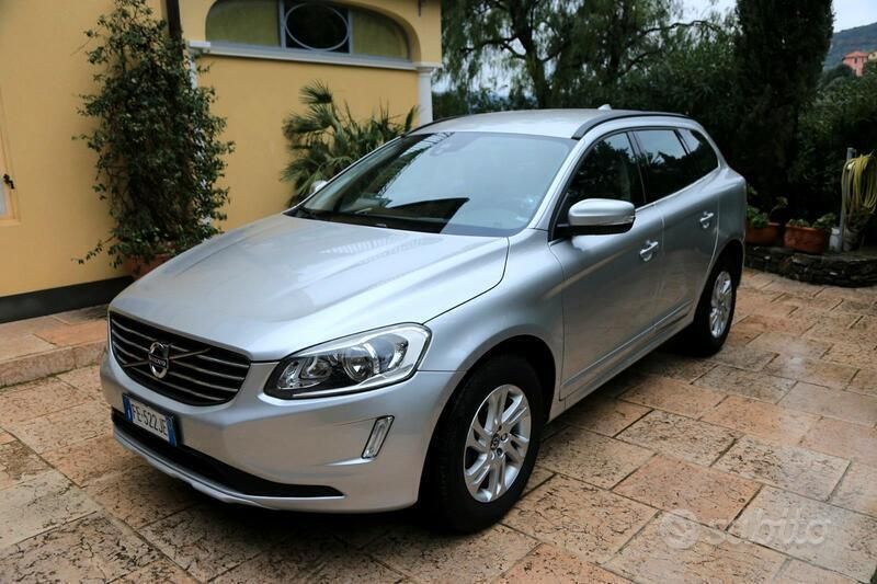 Usata Volvo XC60 Kinetic 190 CV (139 kW) 2016 Argento SUV