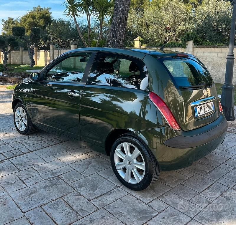 Usata Lancia Ypsilon 70 CV (51 kW) 2004 Utilitaria