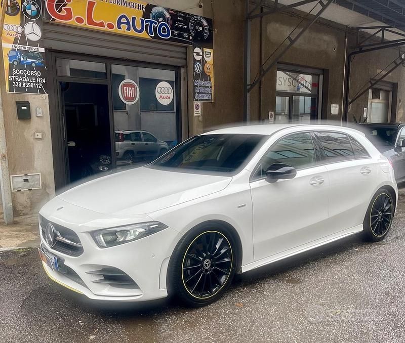 Usata Mercedes A180 AMG 108 CV (79 kW) 2018 Bianco Berlina