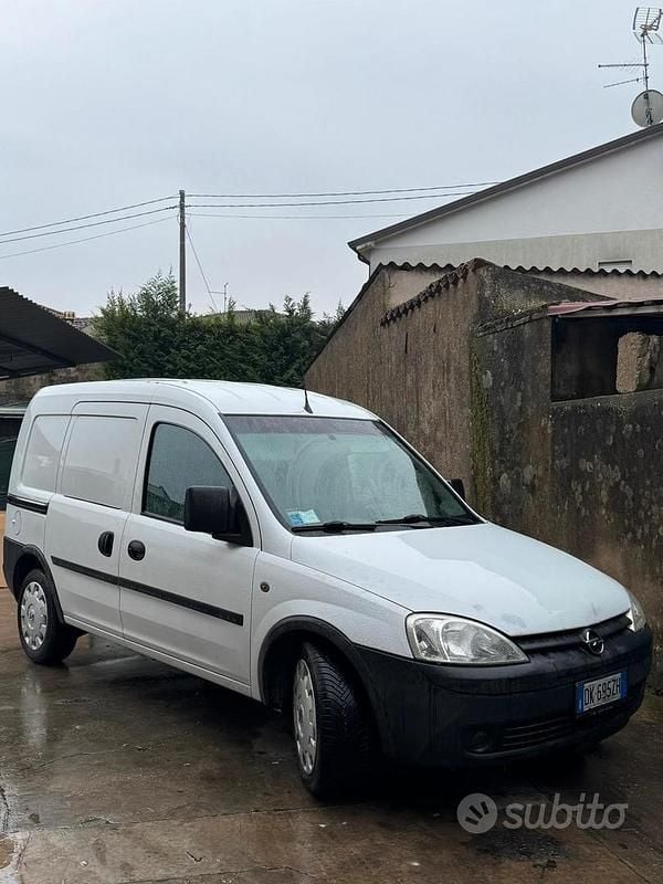 Usata Opel Combo 75 CV (55 kW) 2006 Bianco Monovolume