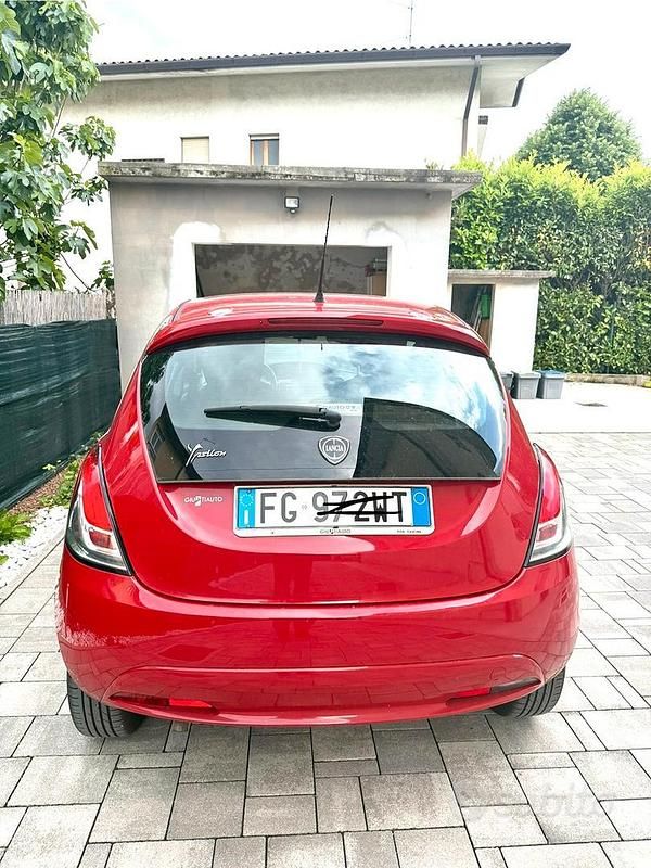 Usata Lancia Ypsilon Silver 69 CV (50 kW) 2017 Utilitaria