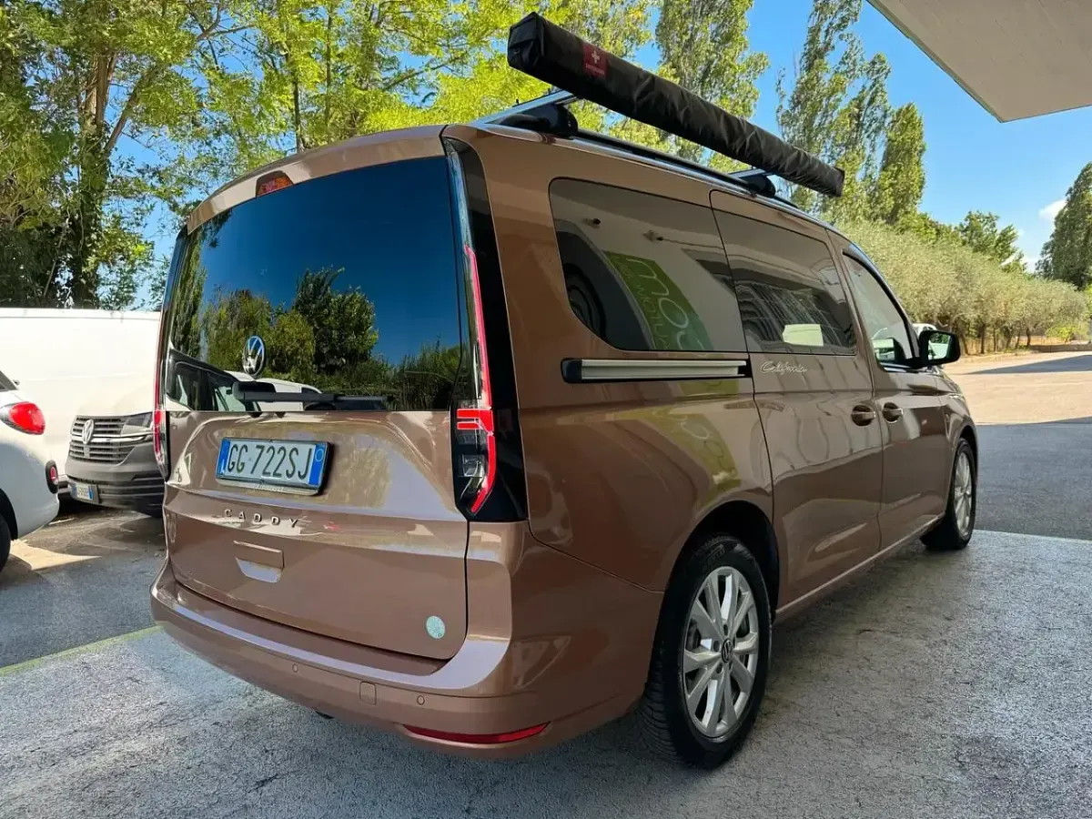 Usata VW Caddy Maxi California 122 CV (89 kW) 2022 Marrone Monovolume