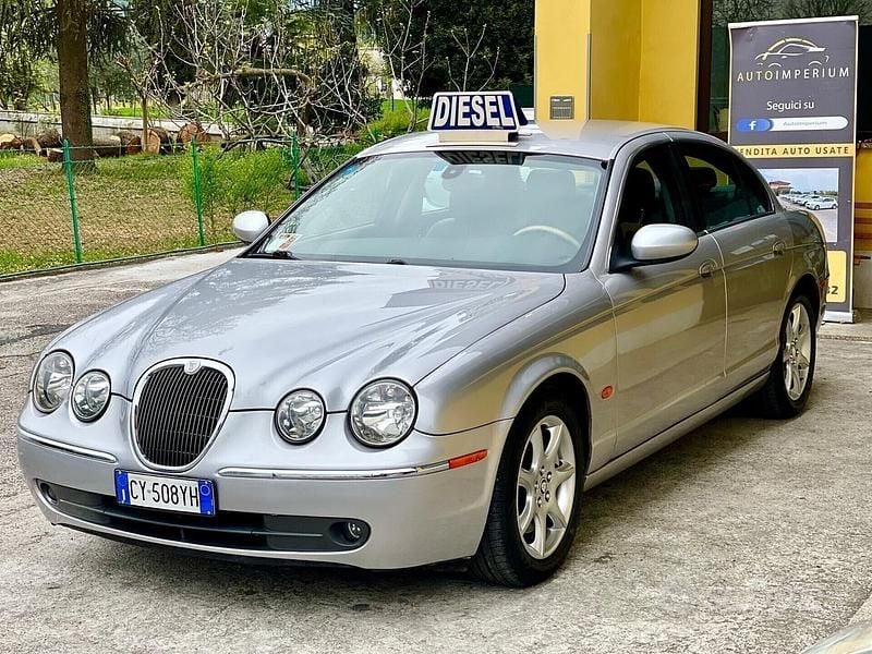 Argento Usata 2005 Jaguar S-Type S Tre volumi | 4999 € (Buon prezzo) - Immagine 1/4