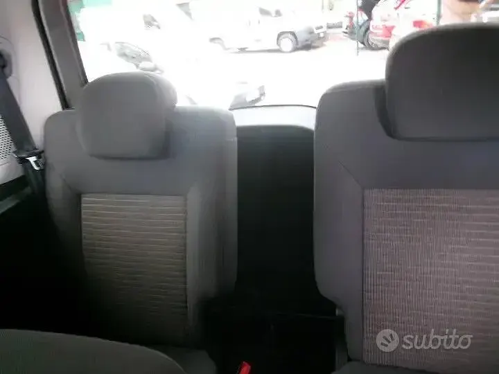 Usata Fiat Doblò Lounge 101 CV (74 kW) 2015 Grigio Monovolume