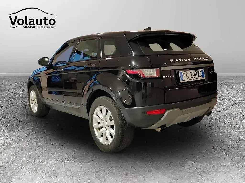 Käytetty Land Rover Range Rover evoque SE 150 HP (110 kW) 2017 Musta Katumaasturi