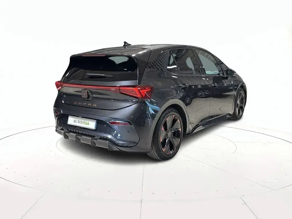 Usata Cupra Born 69 kW (95 CV) 2022 Grigio pastello Utilitaria
