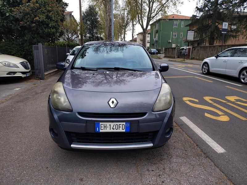 Usata Renault Clio II 75 CV (55 kW) 2011 Blu Berlina