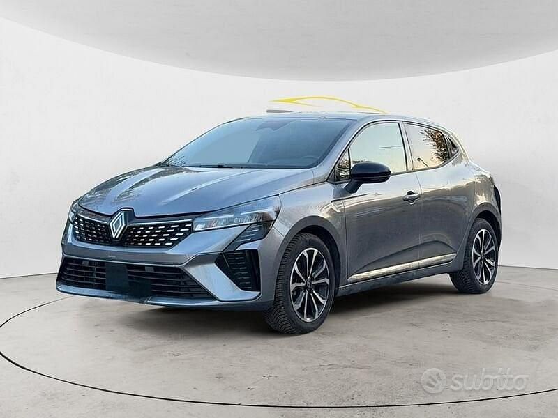 Usata Renault Clio V Techno 91 CV (66 kW) 2025 Grigio Berlina