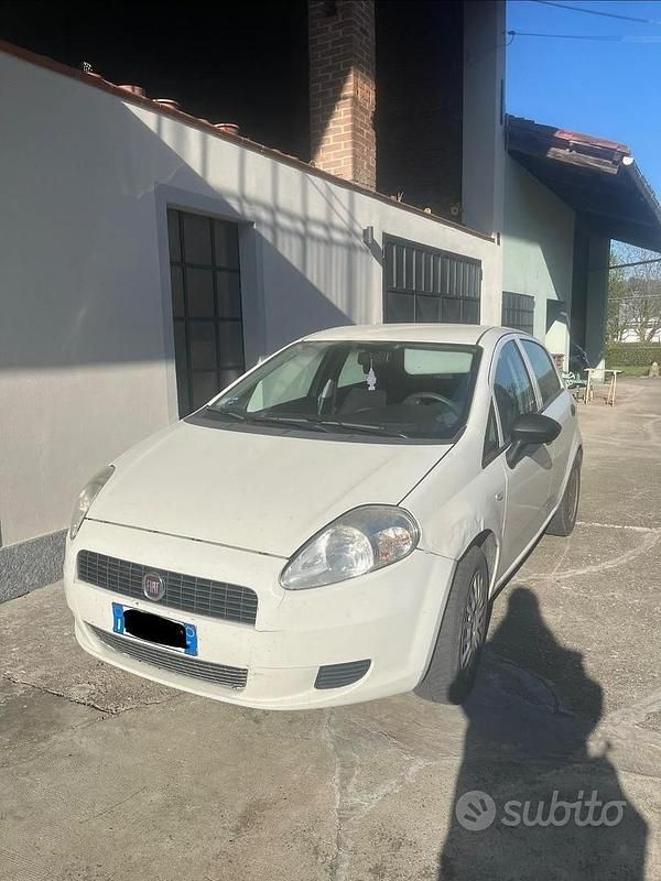 Usata Fiat Grande Punto 69 CV (50 kW) 2012 Bianco Utilitaria
