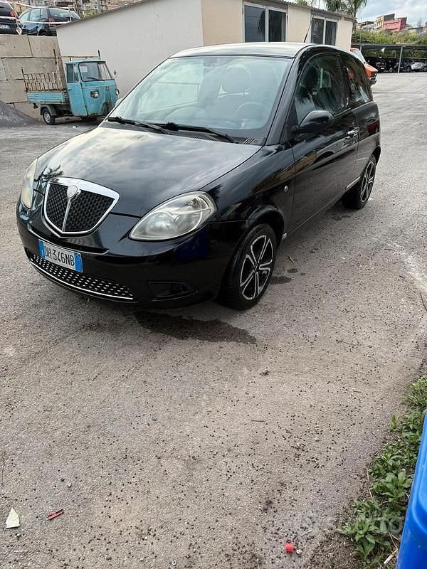 Usata Lancia Ypsilon 60 CV (44 kW) 2007 Nero Utilitaria