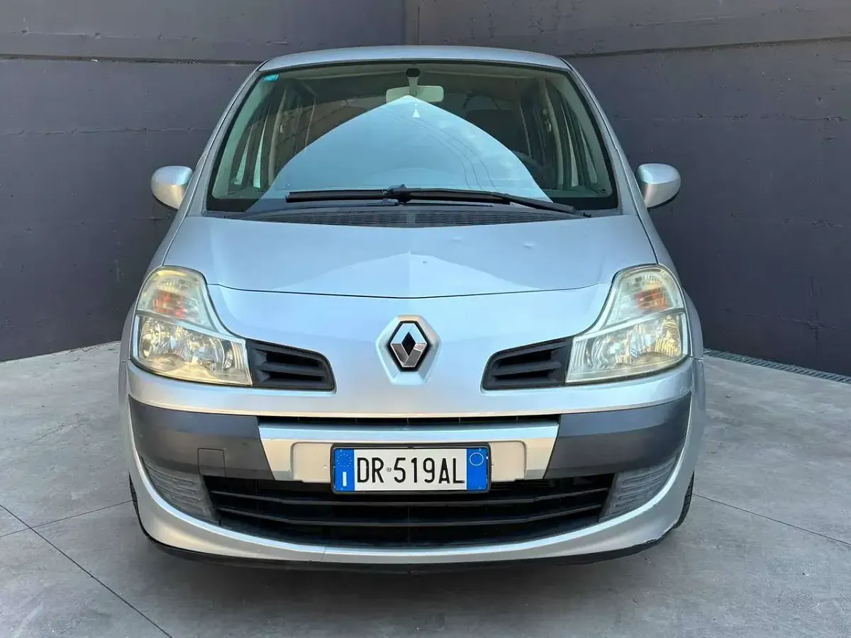 Usata Renault Modus 75 CV (55 kW) 2008 Argento Monovolume