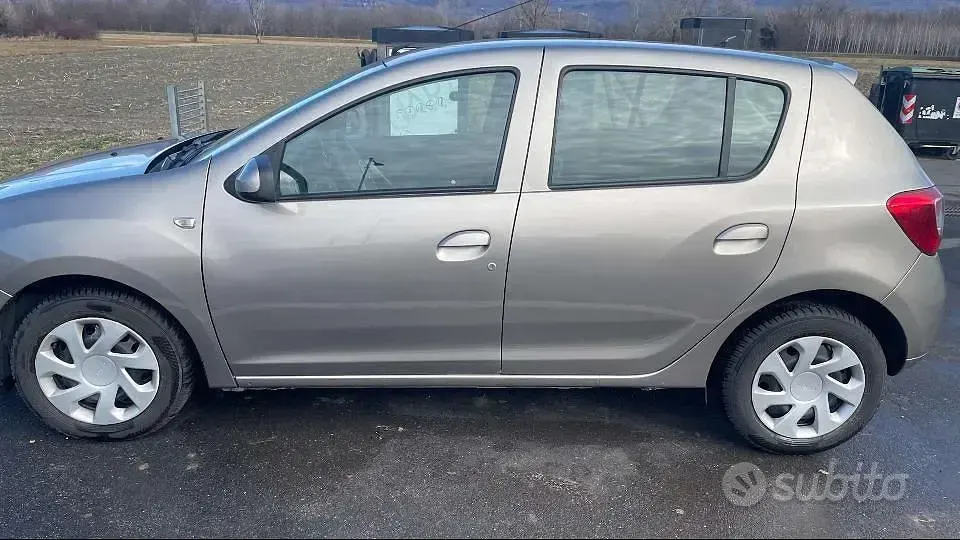 Usata Dacia Sandero 75 CV (55 kW) 2015 Marrone Berlina