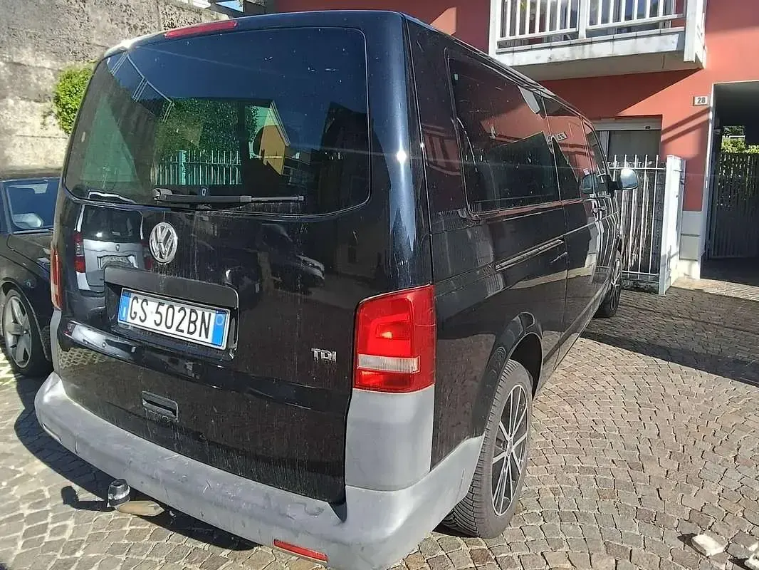 Usata VW Caravelle 140 CV (102 kW) 2010 Nero Furgone