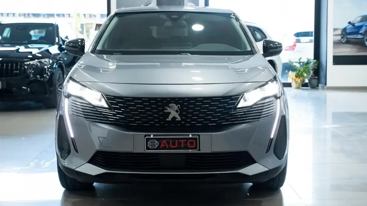 Usata Peugeot 3008 Allure 131 CV (96 kW) 2022 Argento SUV