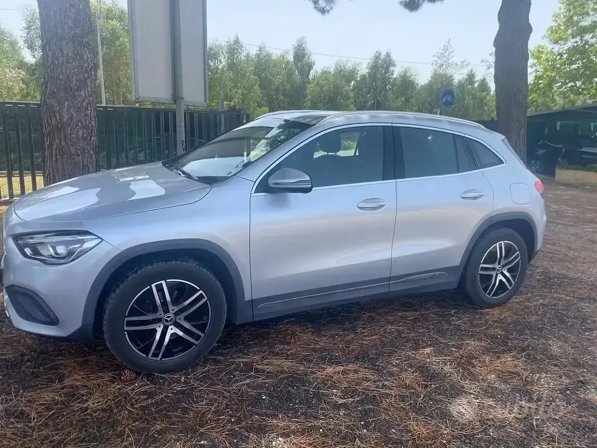 Usata Mercedes GLA200 150 CV (110 kW) 2021 Grigio SUV