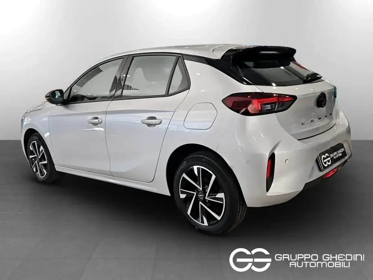 Usata Opel Corsa S 101 CV (74 kW) 2025 Kaolin white Utilitaria