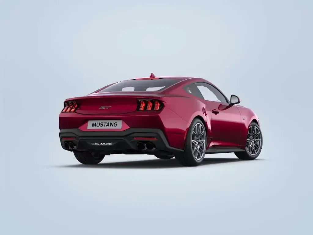 Nuova Ford Mustang GT Fastback 446 CV (328 kW) 2026 Molten magenta  Coupé