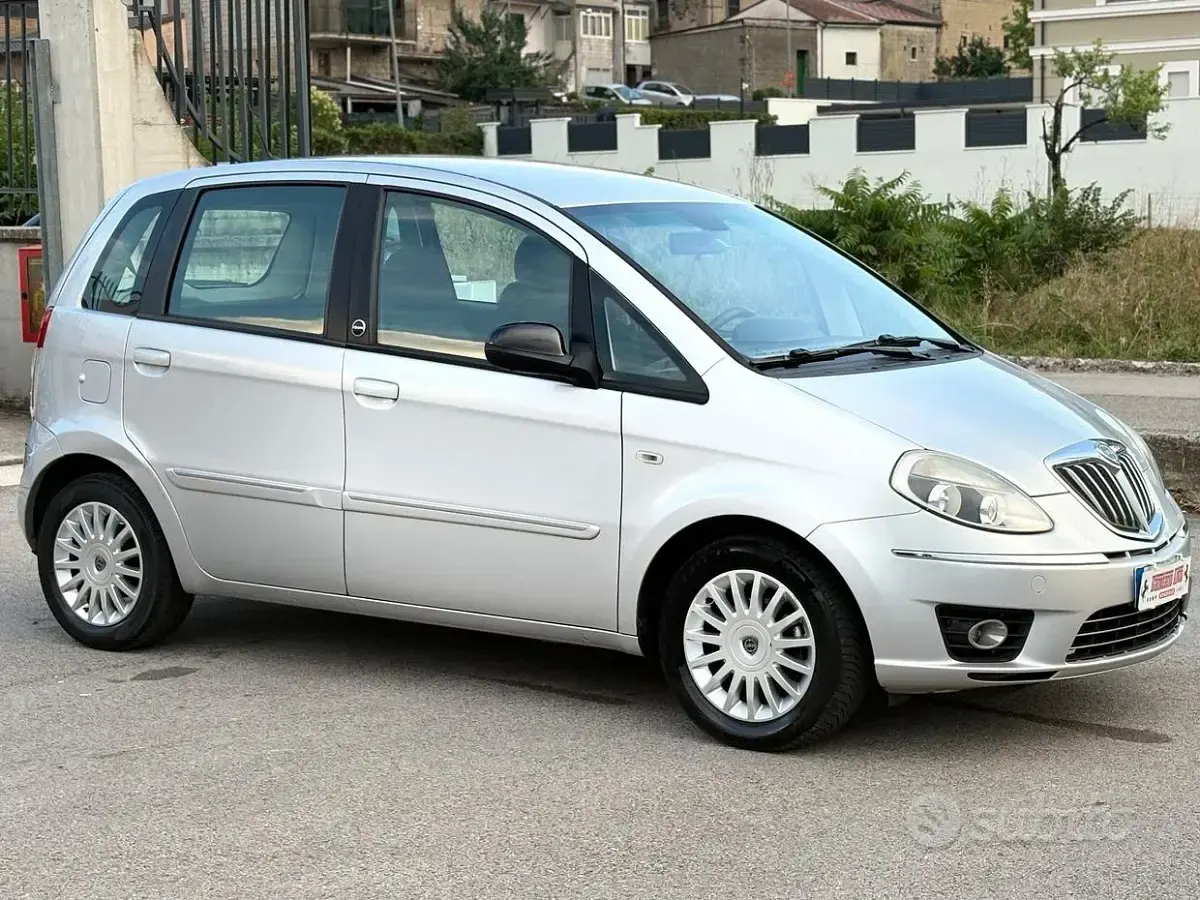 Usata Lancia Musa 77 CV (56 kW) 2012 Grigio Monovolume