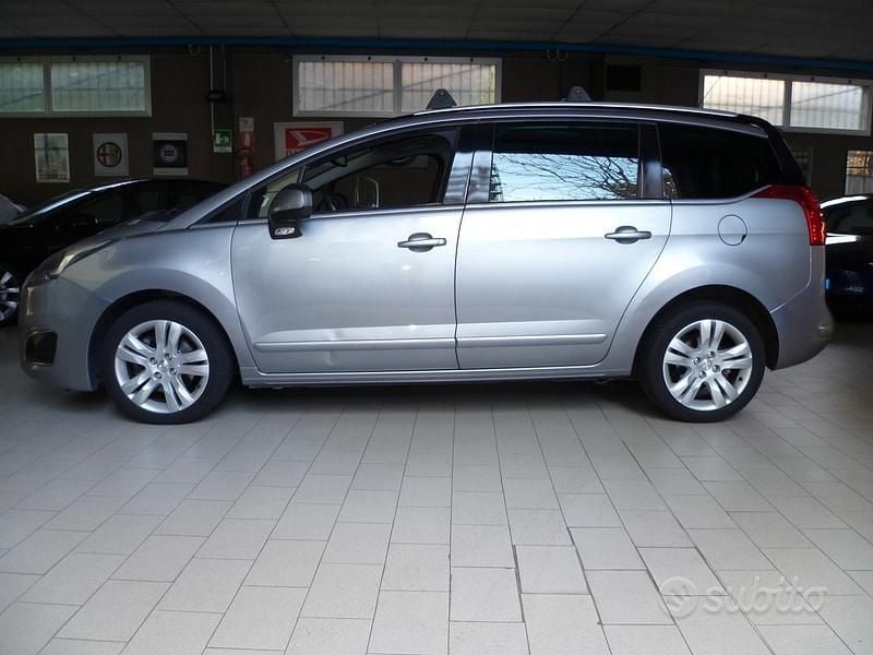Usata Peugeot 5008 Allure 120 CV (88 kW) 2016 Grigio Monovolume