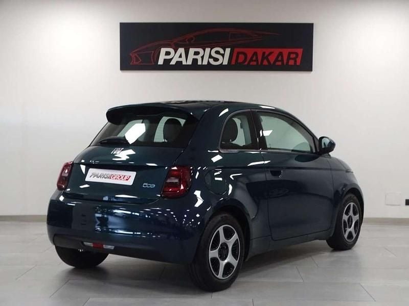 Usata Fiat 500e Action 42 kW (58 CV) 2022 Ocean green Utilitaria