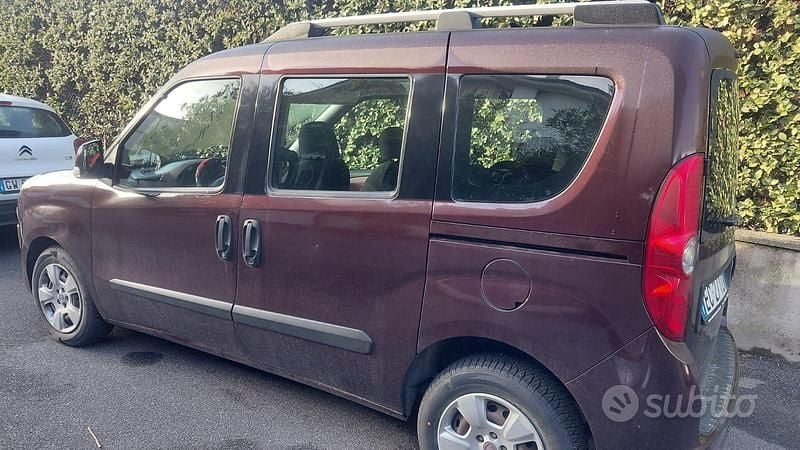 Marrone Usata 2012 Fiat Doblò Monovolume | 4000 € (Buon prezzo) - Immagine 1/4