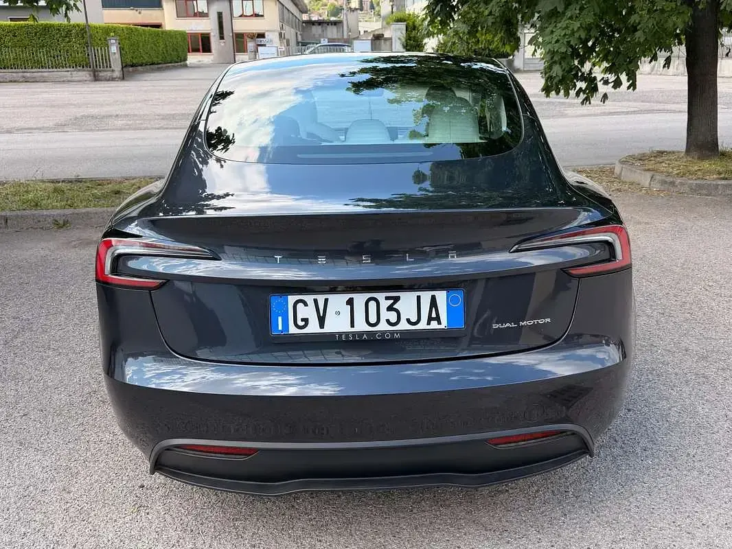 Usata Tesla Model 3 Long Range AWD 366 kW (498 CV) 2024 Grigio Berlina