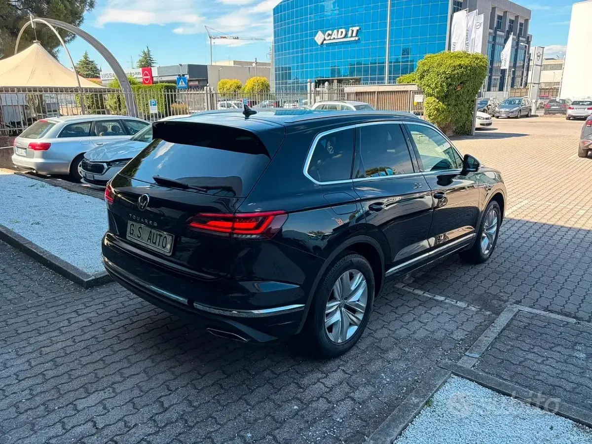 Usata VW Touareg Elegance 231 CV (169 kW) 2020 Nero SUV