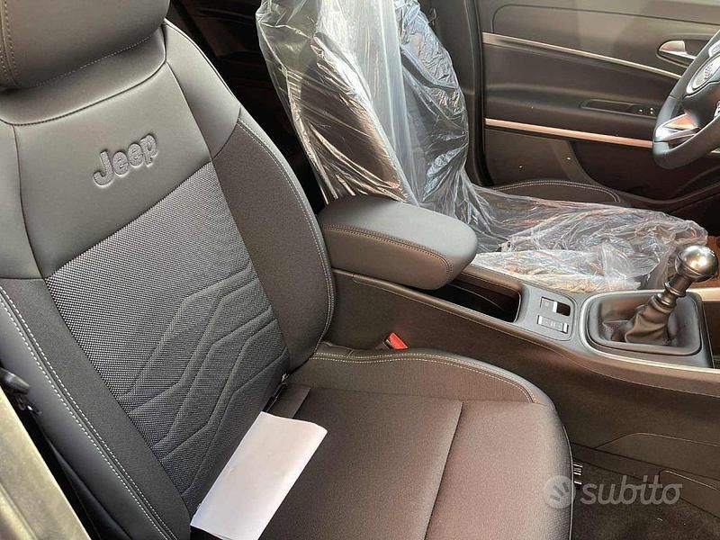 Nuova Jeep Avenger Summit 100 CV (73 kW) 2025 Beige SUV