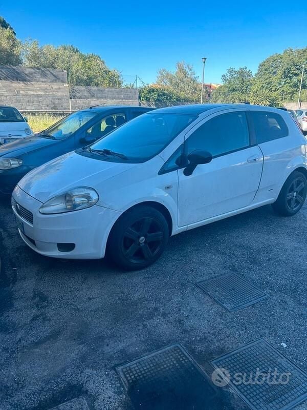 Usata Fiat Grande Punto 75 CV (55 kW) 2011 Bianco Utilitaria