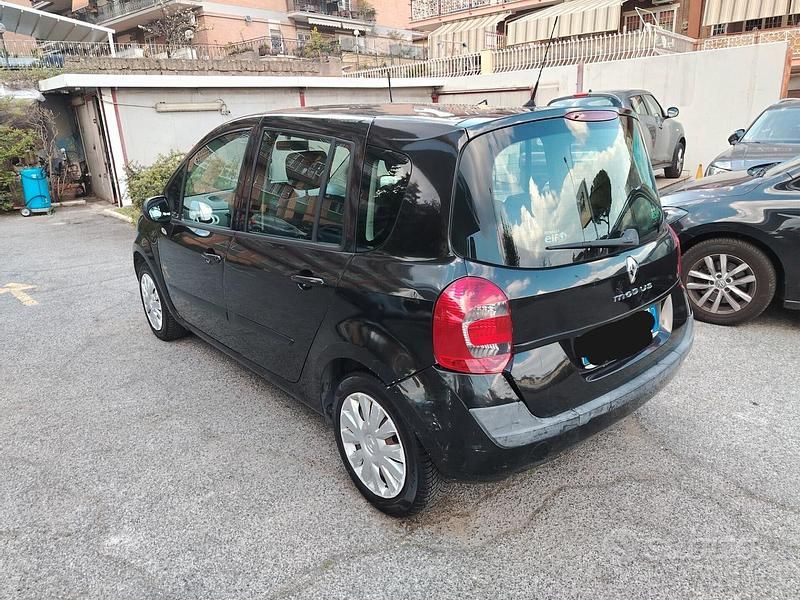 Usata Renault Modus 75 CV (55 kW) 2011 Nero Monovolume