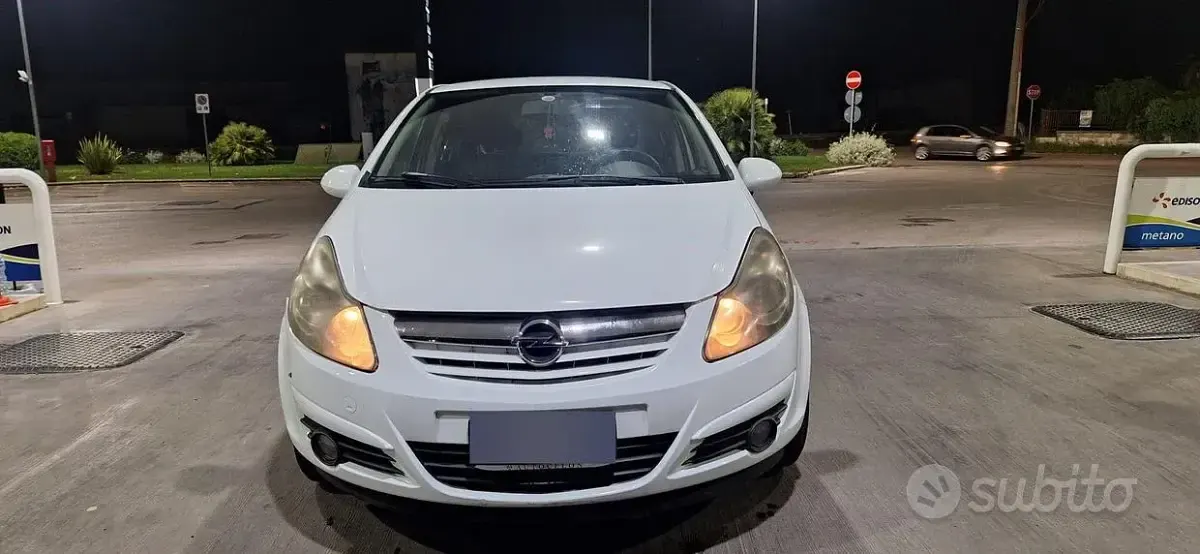 Usata Opel Corsa 75 CV (55 kW) 2010 Bianco Utilitaria