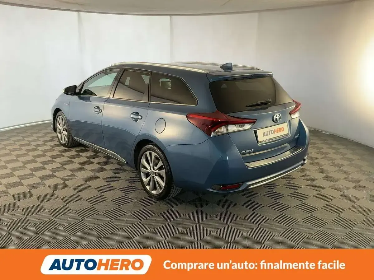 Second-hand Toyota Auris Hybrid Lounge 136 CP (100 kW) 2018 Albastru Break