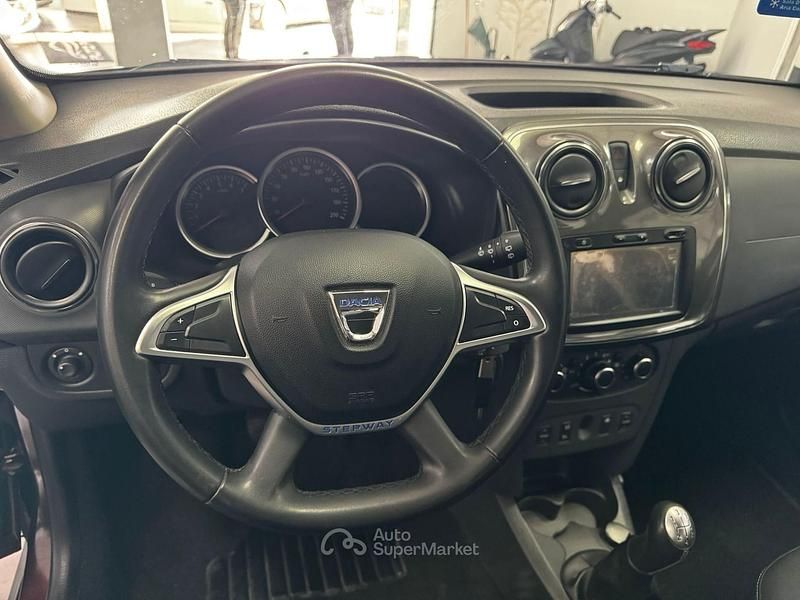 Usata Dacia Sandero 90 CV (66 kW) 2017 Marrone Berlina