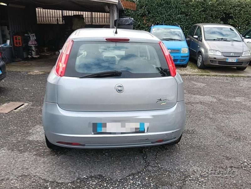 Usata Fiat Grande Punto Dynamic 65 CV (47 kW) 2006 Grigio Utilitaria