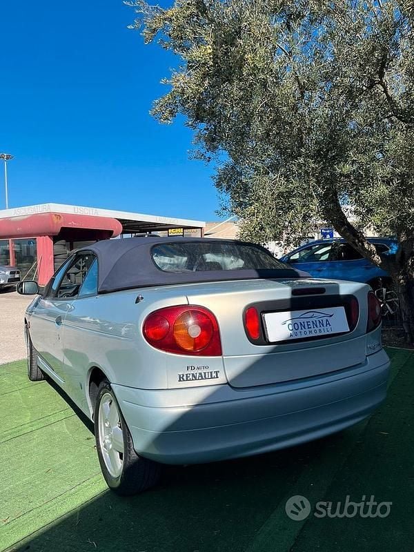 Usata Renault Mégane Cabriolet 107 CV (78 kW) 2000 Blu Cabrio