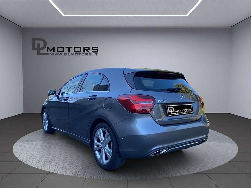 Usata Mercedes A180 122 CV (89 kW) 2016 Grigio Berlina