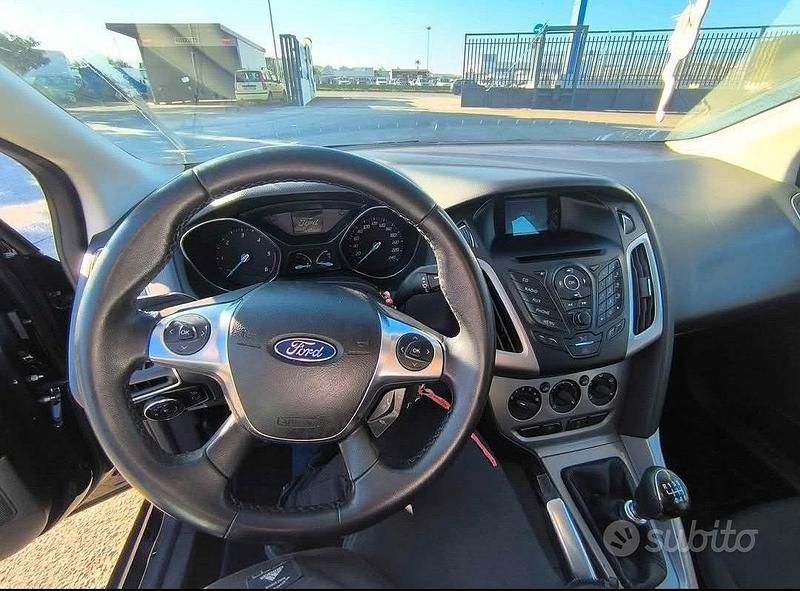 Begagnad Ford Focus 116 HK (85 kW) 2012 Vit Kombi