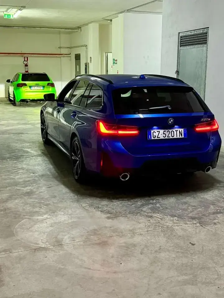 Usata BMW 330e 292 CV (214 kW) 2023 Blu/azzurro Station wagon