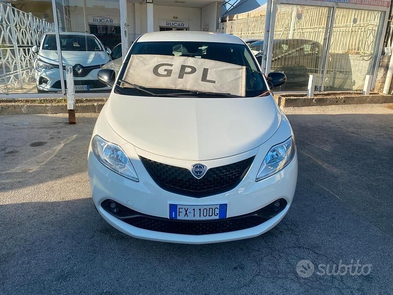 Usata Lancia Ypsilon 69 CV (50 kW) 2019 Bianco Utilitaria