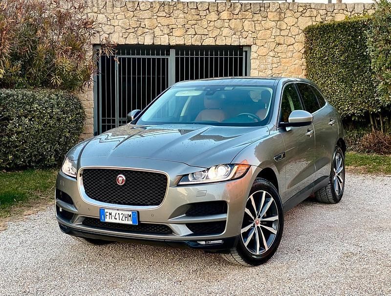 Usata 2017 Jaguar F-Pace Portfolio SUV | 18.800 € (Buon prezzo) - Immagine 1/4