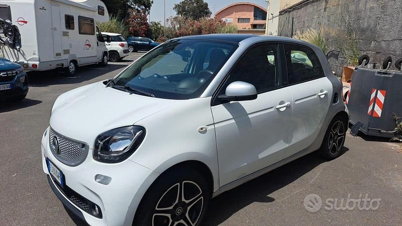 Begagnad Smart ForFour 2018 Vit Halvkombi