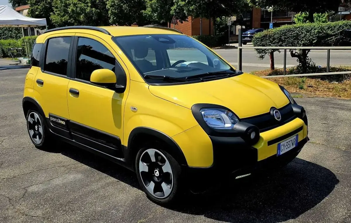 Usata Fiat Panda Cross 71 CV (52 kW) 2025 Giallo Utilitaria