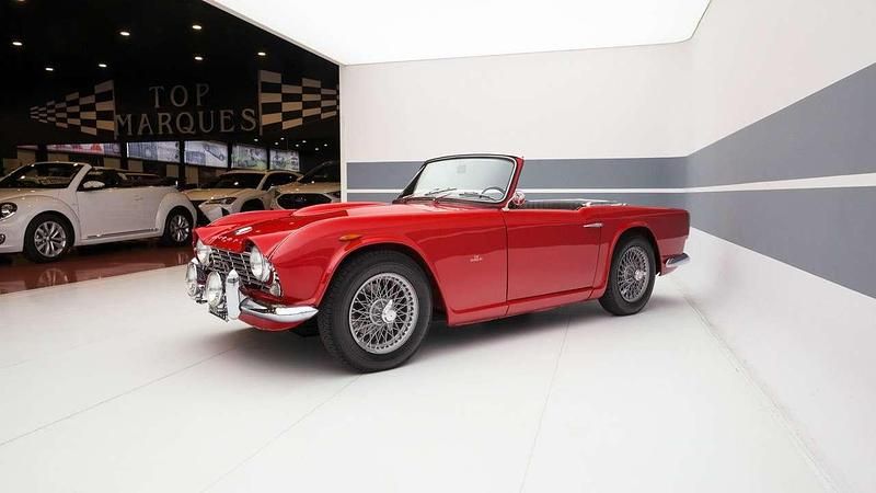 Rosso Usata 1963 Triumph TR4 Due volumi | 27.580 € - Immagine 1/4