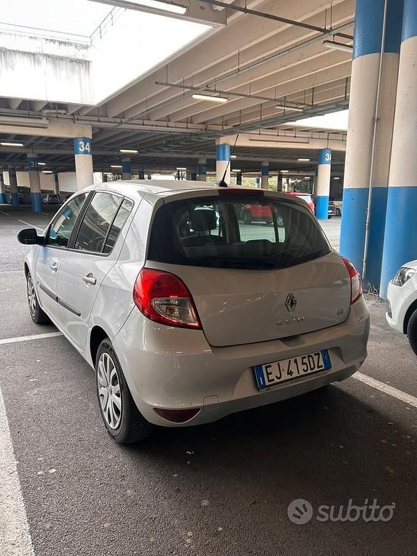 Usata Renault Clio II 75 CV (55 kW) 2011 Grigio Utilitaria